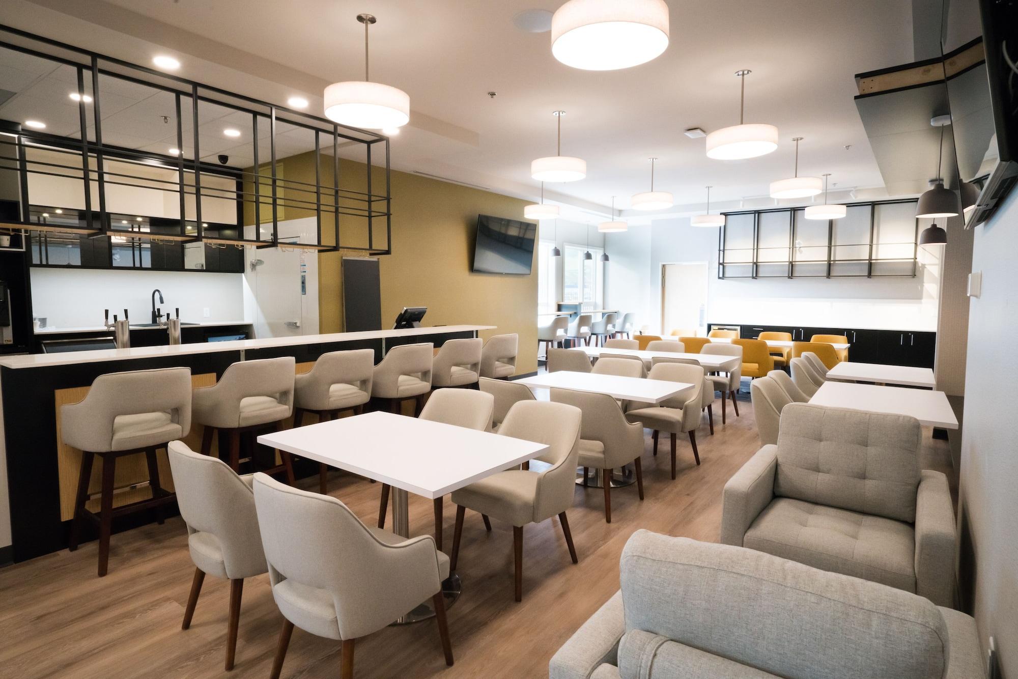 Park Inn By Radisson, Келоуна Экстерьер фото